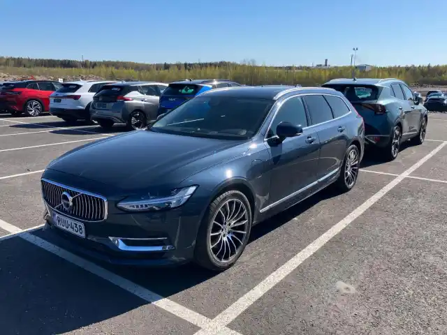 Sininen Farmari, Volvo V90 – RUU-438