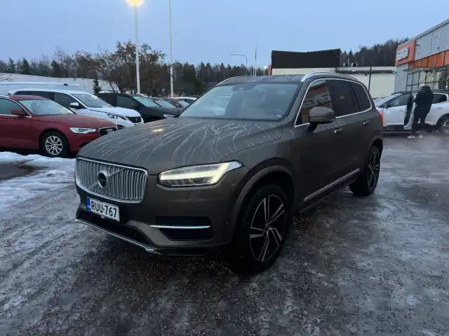 Ruskea Maastoauto, Volvo XC90 – RUU-767