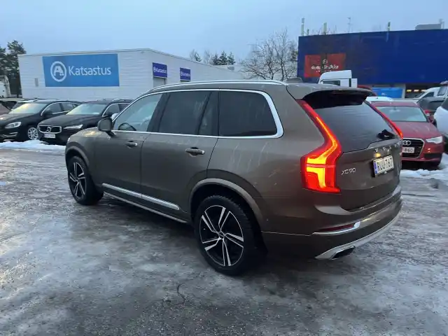 Ruskea Maastoauto, Volvo XC90 – RUU-767