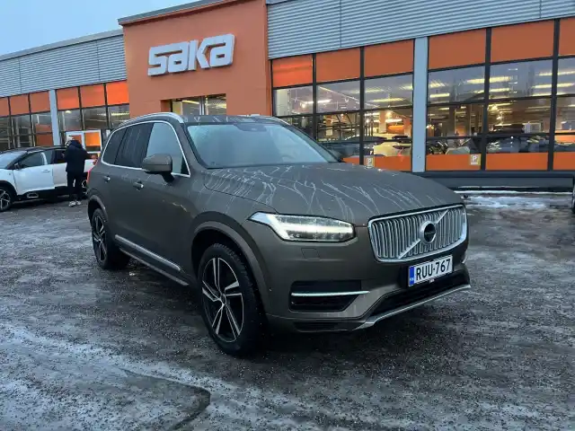 Ruskea Maastoauto, Volvo XC90 – RUU-767