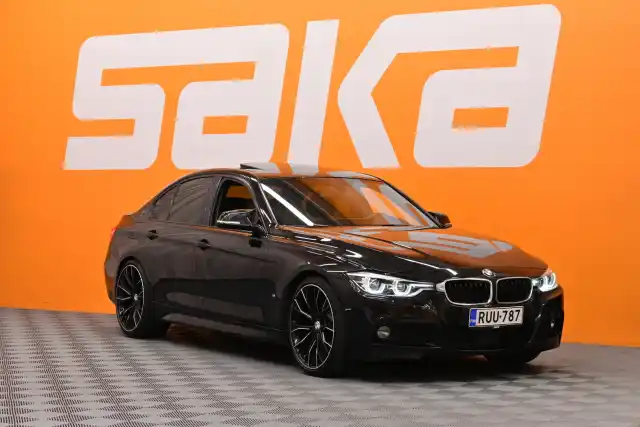 Musta Sedan, BMW 330 – RUU-787