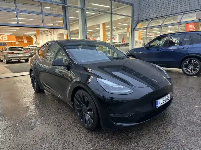 Musta Maastoauto, Tesla Model Y – RUZ-265