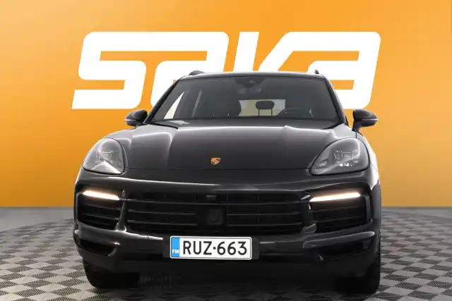 Musta Maastoauto, Porsche Cayenne – RUZ-663