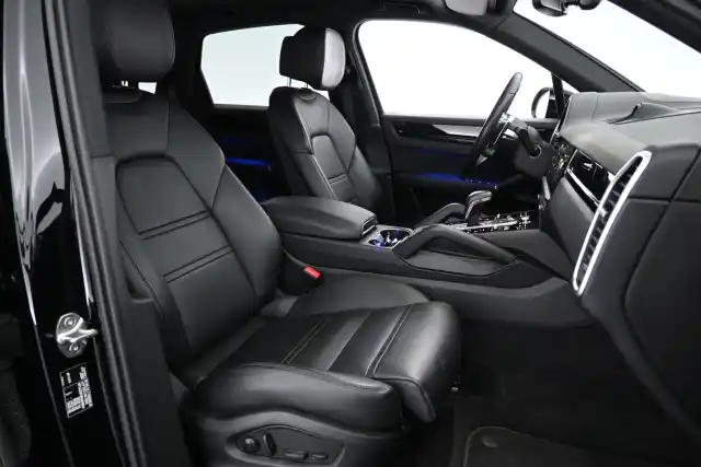 Musta Maastoauto, Porsche Cayenne – RUZ-663