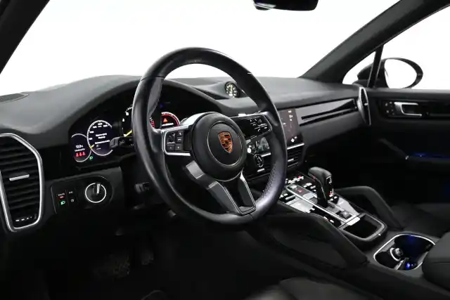 Musta Maastoauto, Porsche Cayenne – RUZ-663