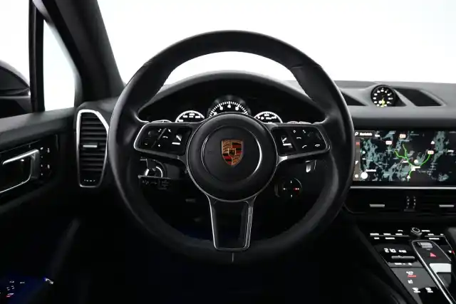 Musta Maastoauto, Porsche Cayenne – RUZ-663