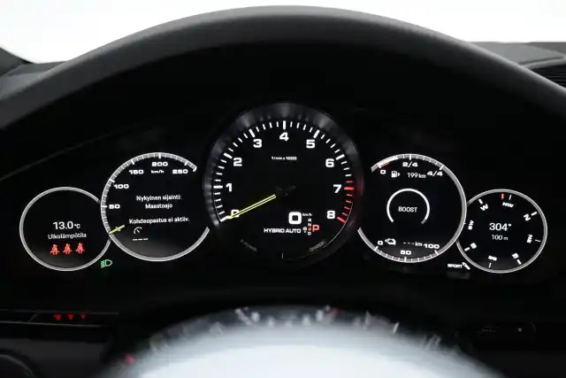 Musta Maastoauto, Porsche Cayenne – RUZ-663