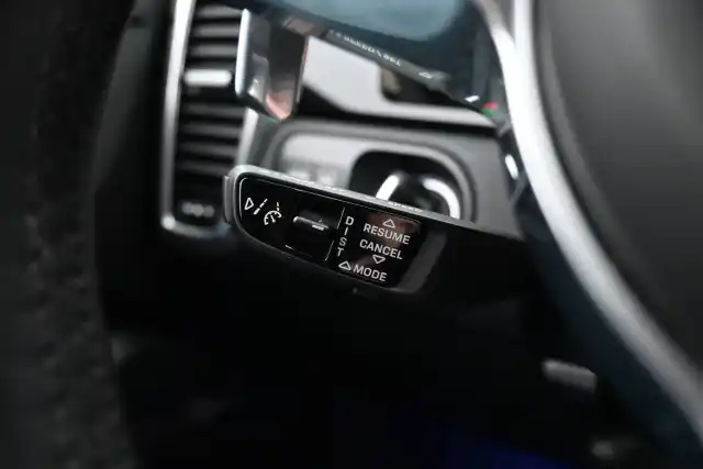 Musta Maastoauto, Porsche Cayenne – RUZ-663