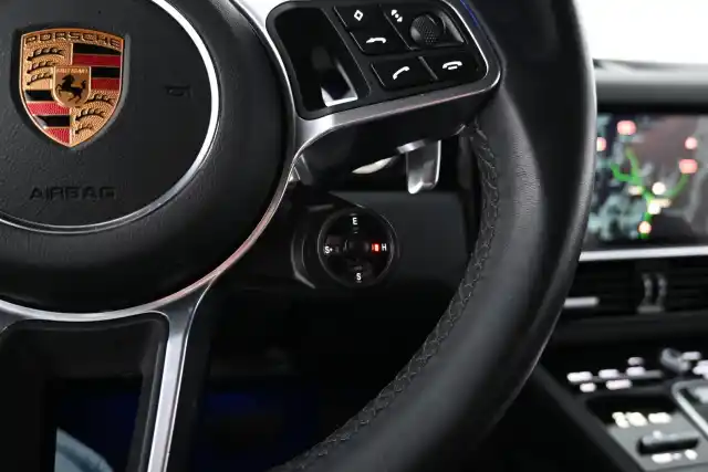 Musta Maastoauto, Porsche Cayenne – RUZ-663