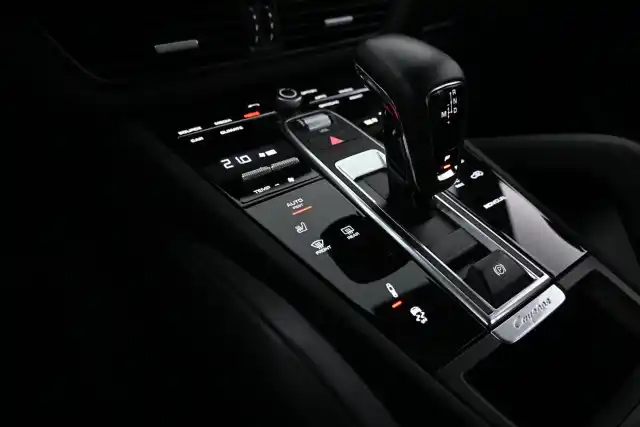 Musta Maastoauto, Porsche Cayenne – RUZ-663