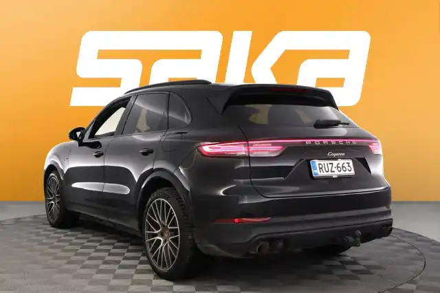 Musta Maastoauto, Porsche Cayenne – RUZ-663