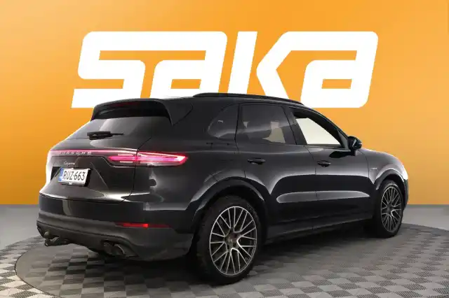 Musta Maastoauto, Porsche Cayenne – RUZ-663