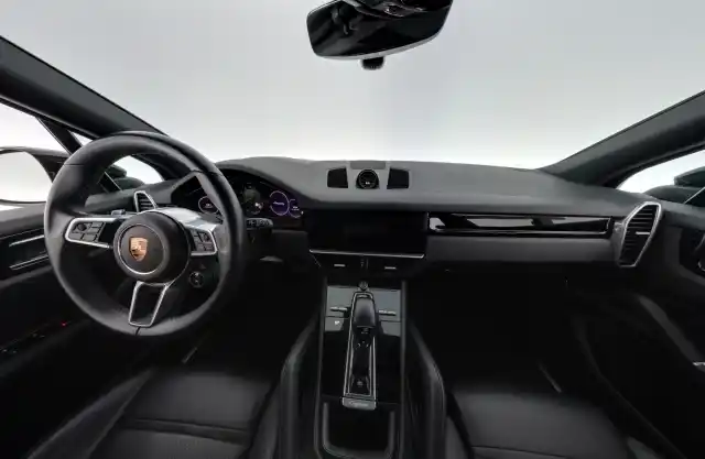 Musta Maastoauto, Porsche Cayenne – RUZ-663