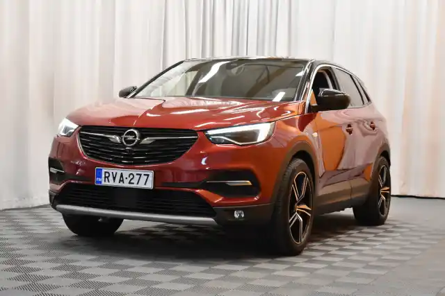 Punainen Maastoauto, Opel GRANDLAND X – RVA-277