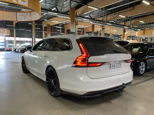 Valkoinen Farmari, Volvo V90 – RVA-279