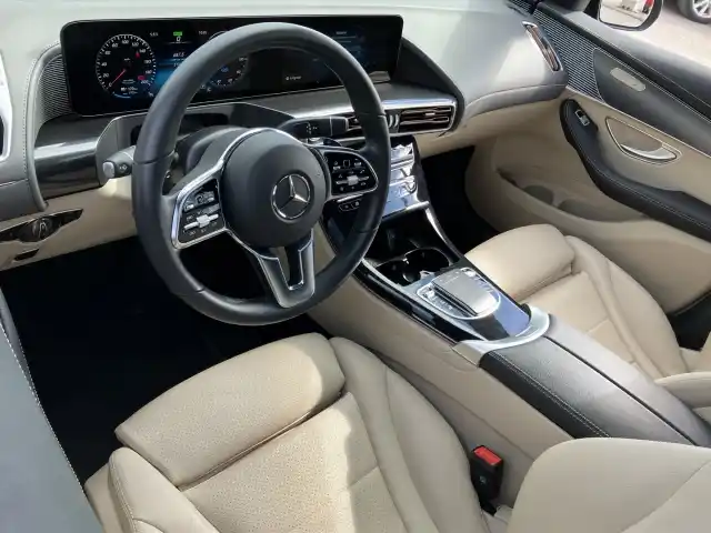 Musta Maastoauto, Mercedes-Benz EQC – RVA-570
