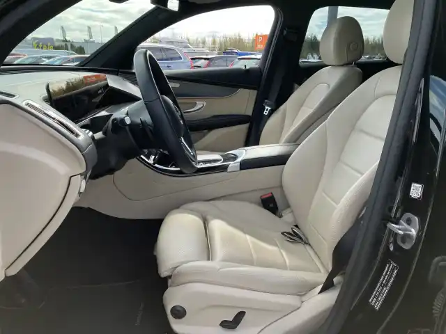 Musta Maastoauto, Mercedes-Benz EQC – RVA-570