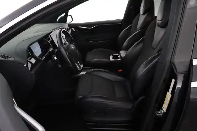 Musta Maastoauto, Tesla Model X – RVC-479