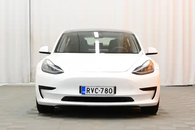 Valkoinen Sedan, Tesla Model 3 – RVC-780