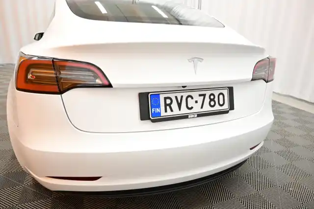 Valkoinen Sedan, Tesla Model 3 – RVC-780