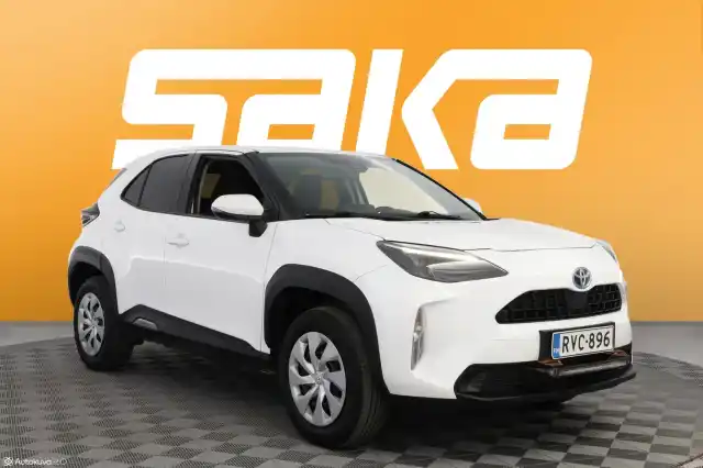 Valkoinen Maastoauto, Toyota Yaris Cross – RVC-896