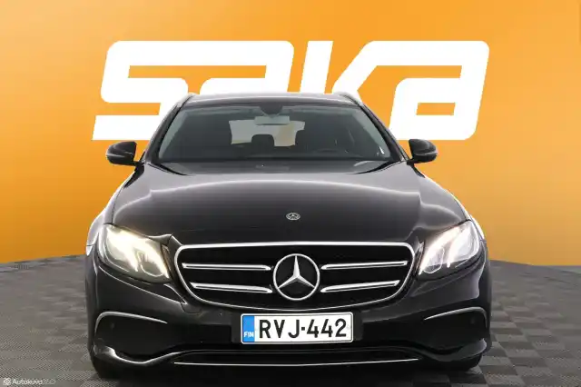 Musta Farmari, Mercedes-Benz E – RVJ-442