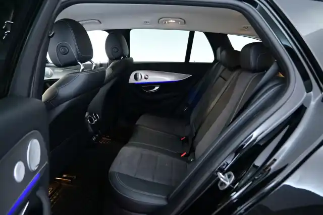 Musta Farmari, Mercedes-Benz E – RVJ-442