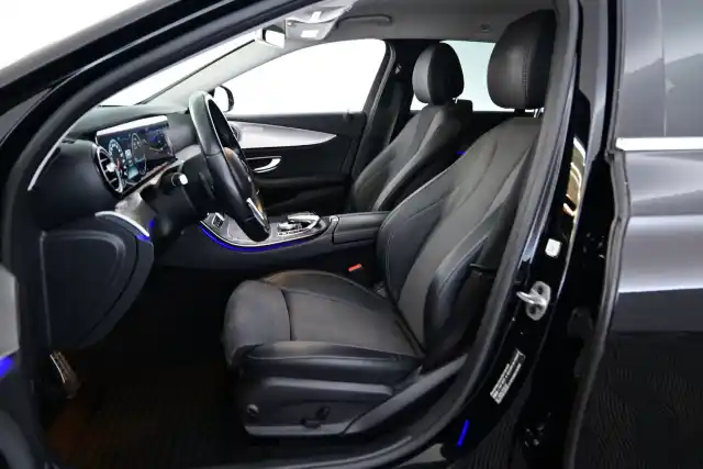 Musta Farmari, Mercedes-Benz E – RVJ-442