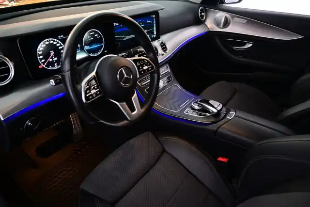 Musta Farmari, Mercedes-Benz E – RVJ-442