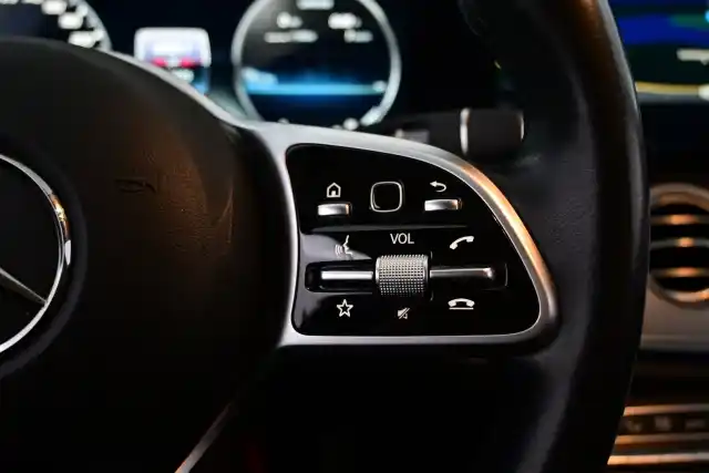 Musta Farmari, Mercedes-Benz E – RVJ-442