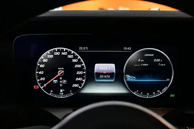 Musta Farmari, Mercedes-Benz E – RVJ-442