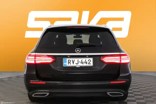 Musta Farmari, Mercedes-Benz E – RVJ-442