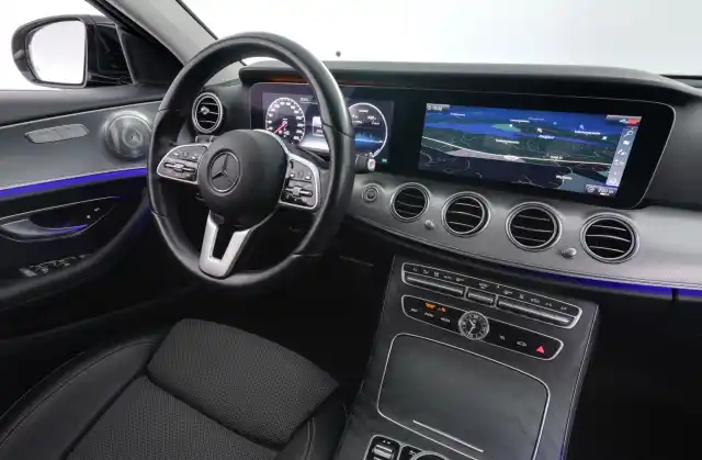 Musta Farmari, Mercedes-Benz E – RVJ-442