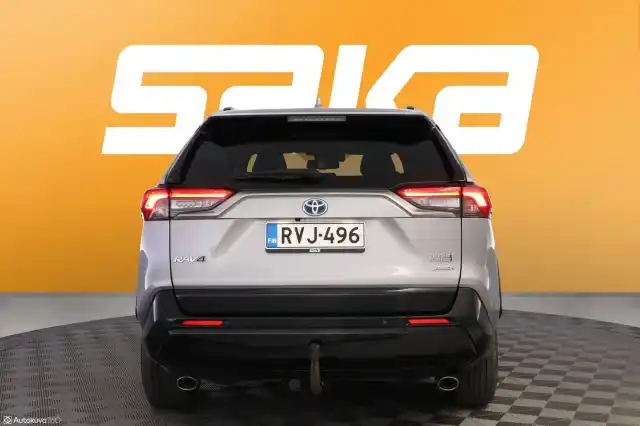 Harmaa Maastoauto, Toyota RAV4 – RVJ-496