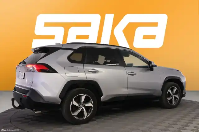 Harmaa Maastoauto, Toyota RAV4 – RVJ-496