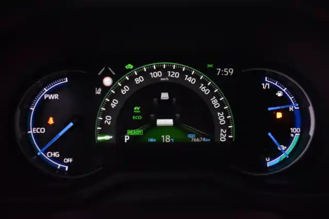 Harmaa Maastoauto, Toyota RAV4 – RVJ-496