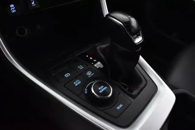 Harmaa Maastoauto, Toyota RAV4 – RVJ-496