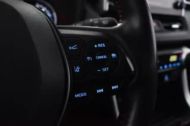Harmaa Maastoauto, Toyota RAV4 – RVJ-496