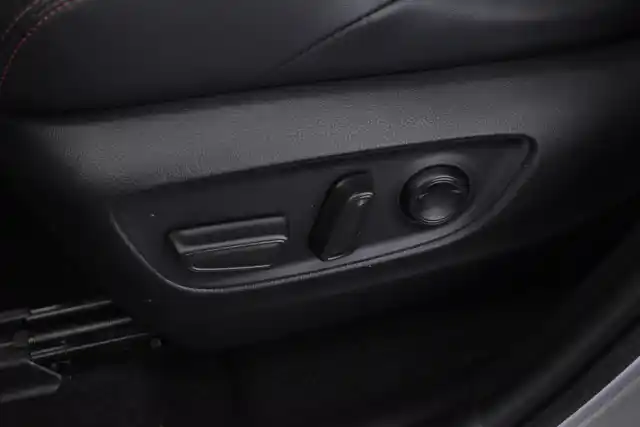 Harmaa Maastoauto, Toyota RAV4 – RVJ-496