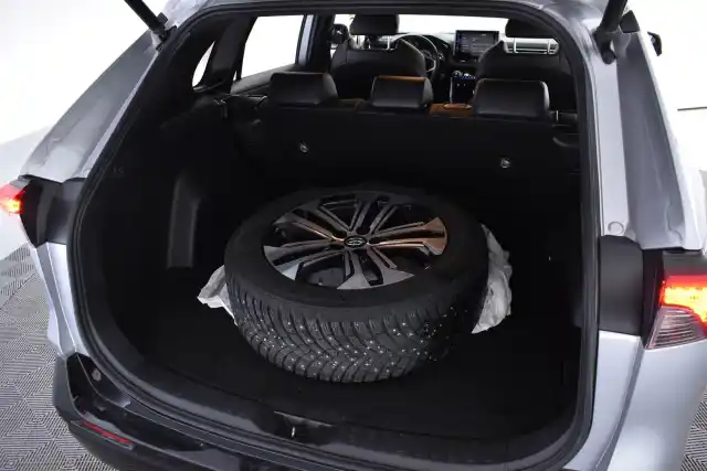 Harmaa Maastoauto, Toyota RAV4 – RVJ-496