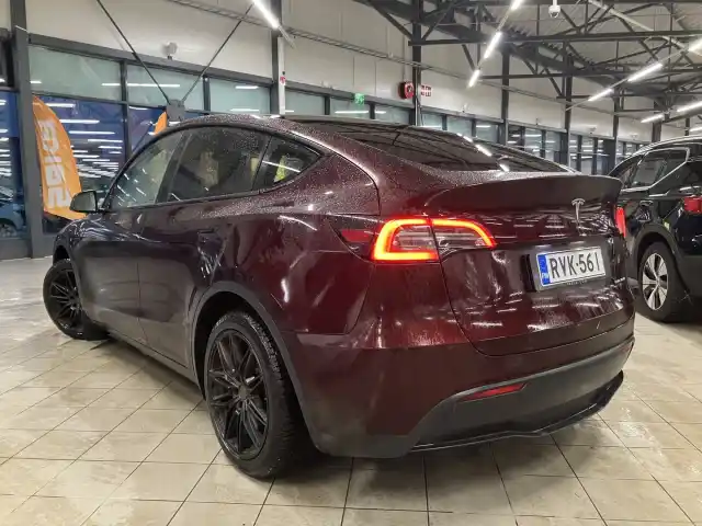 Monivär. Maastoauto, Tesla Model Y – RVK-561