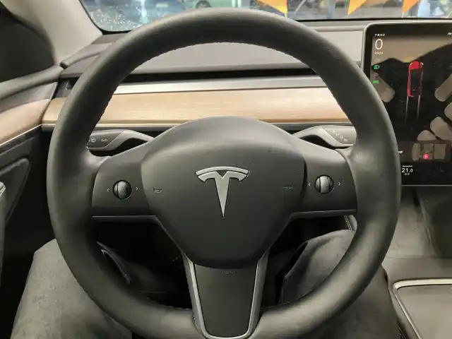 Monivär. Maastoauto, Tesla Model Y – RVK-561