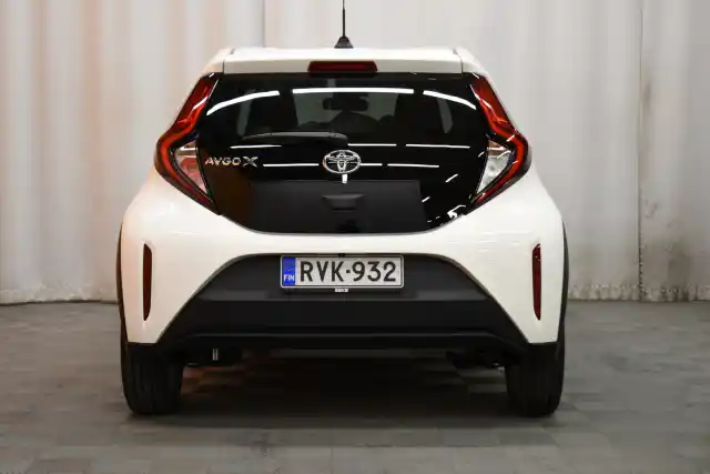 Valkoinen Viistoperä, Toyota Aygo X – RVK-932