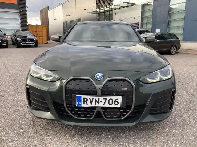 Vihreä Sedan, BMW i4 – RVN-706