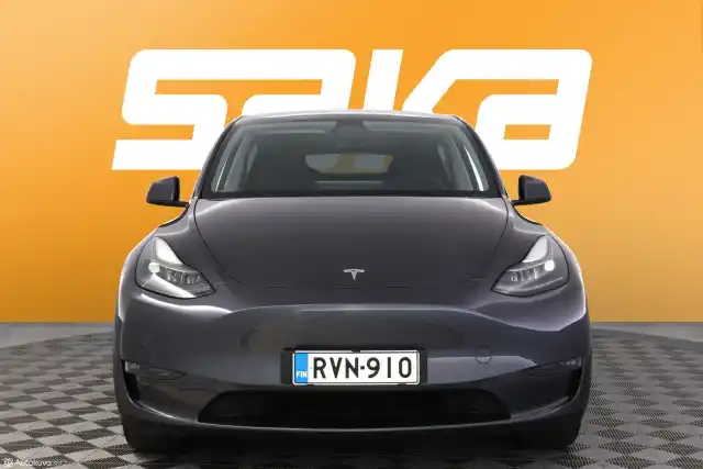 Harmaa Maastoauto, Tesla Model Y – RVN-910