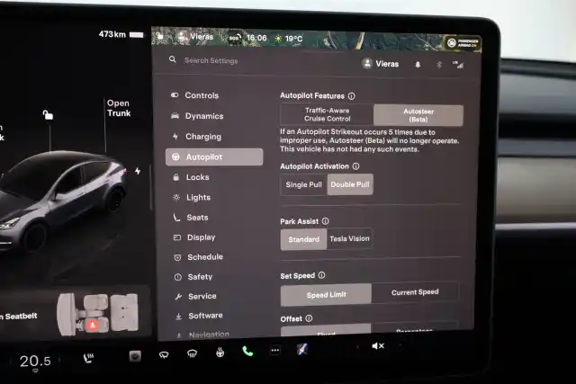 Harmaa Maastoauto, Tesla Model Y – RVN-910