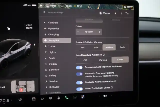 Harmaa Maastoauto, Tesla Model Y – RVN-910