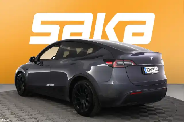 Harmaa Maastoauto, Tesla Model Y – RVN-910