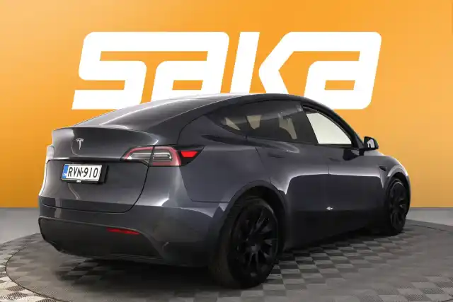 Harmaa Maastoauto, Tesla Model Y – RVN-910