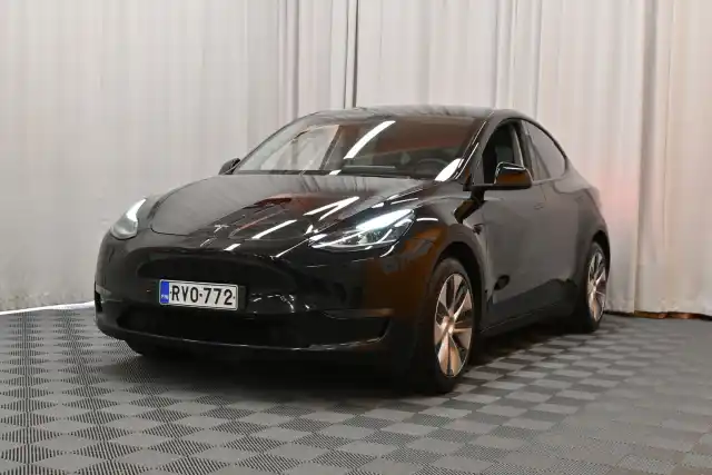 Musta Tila-auto, Tesla Model Y – RVO-772